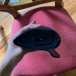 Wrap around black waist trainer.